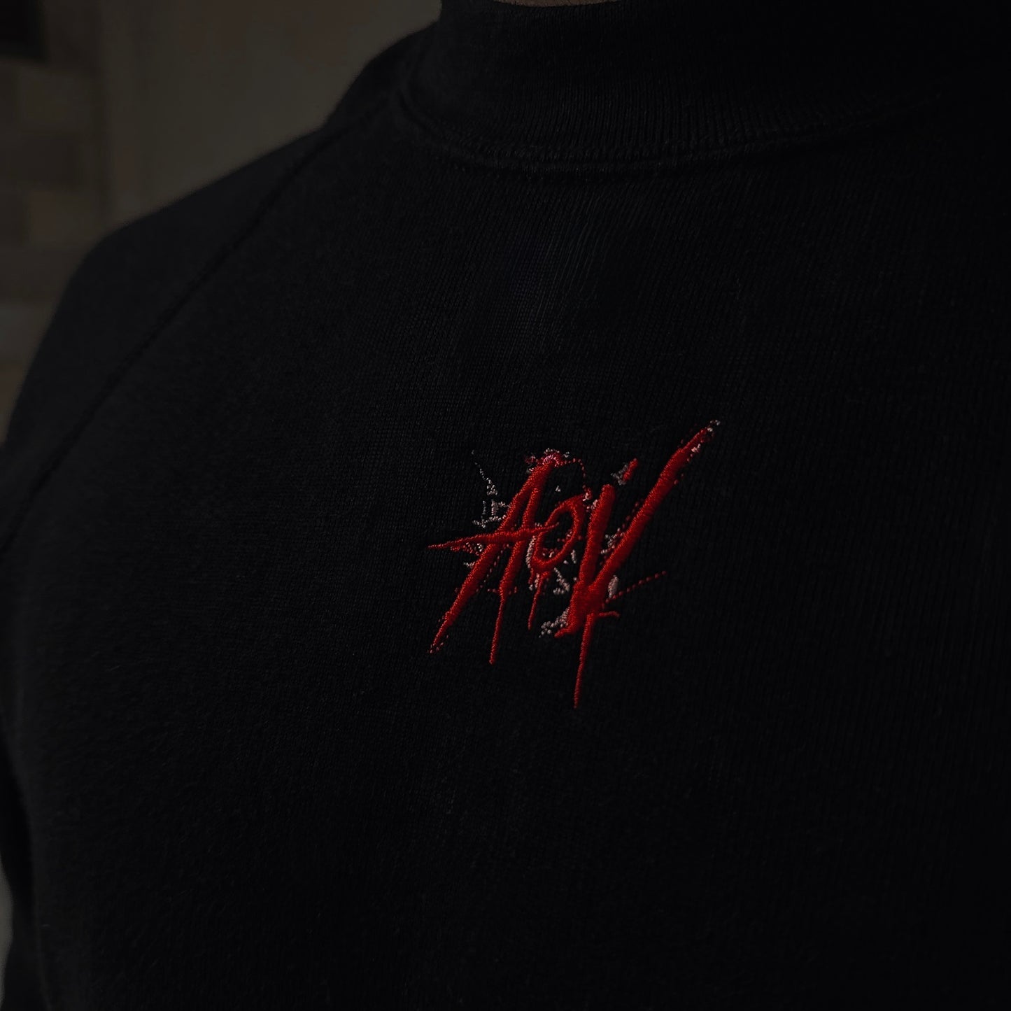 AOV Embroidered Sweatshirt