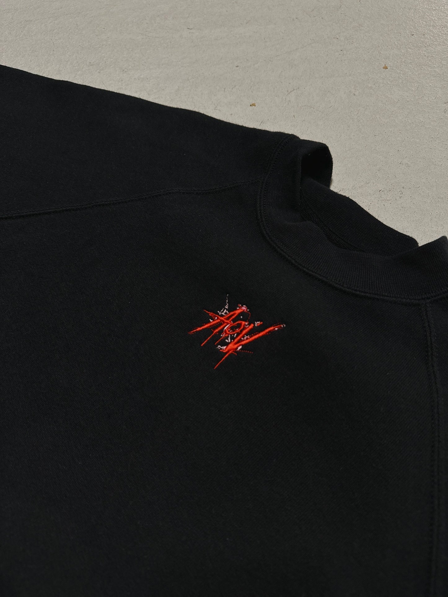 AOV Embroidered Sweatshirt